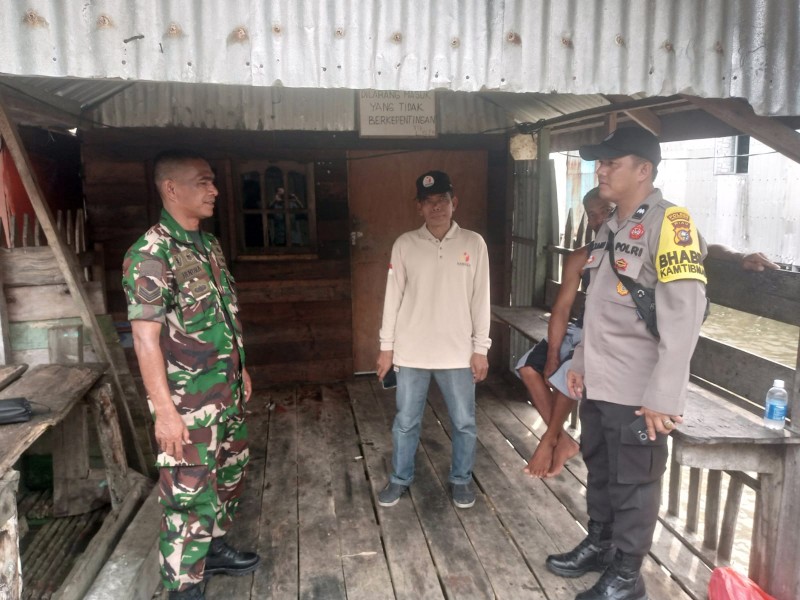 Sinergi TNI-Polri dan Warga dalam Patroli Kamtibmas di Desa Sungai Bela