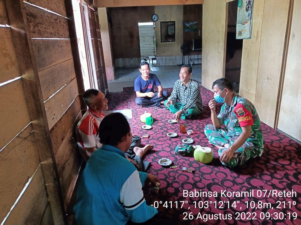 Komsos Bersama Tomas Oleh Babinsa Koramil 07/Reteh di Wilayah Binaan