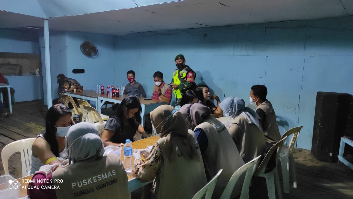 Personil Koramil 06/Kateman Dampingi Tim VCT dan IMS Puskesmas Sungai Guntung