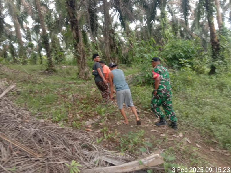 Patroli Karlahut di Wilayah Koramil 09/Kmg: Babinsa Koramil 09/Kmg Berkomitmen Mencegah Kebakaran Hutan