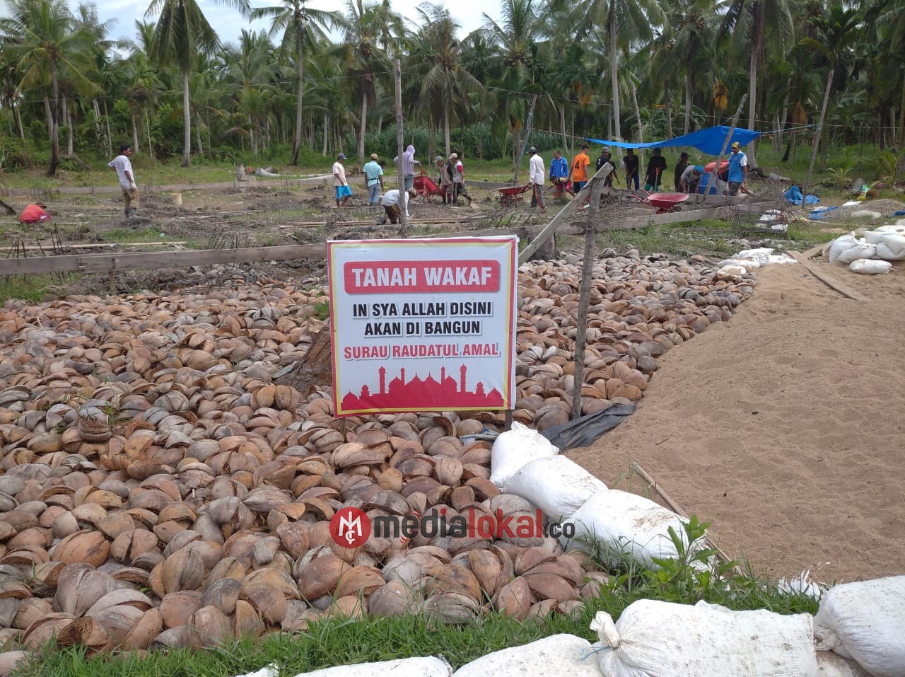 Warga Teluk Pinang Bahu-membahu Galang Dana Pembangunan Surau Raudatul Amal 