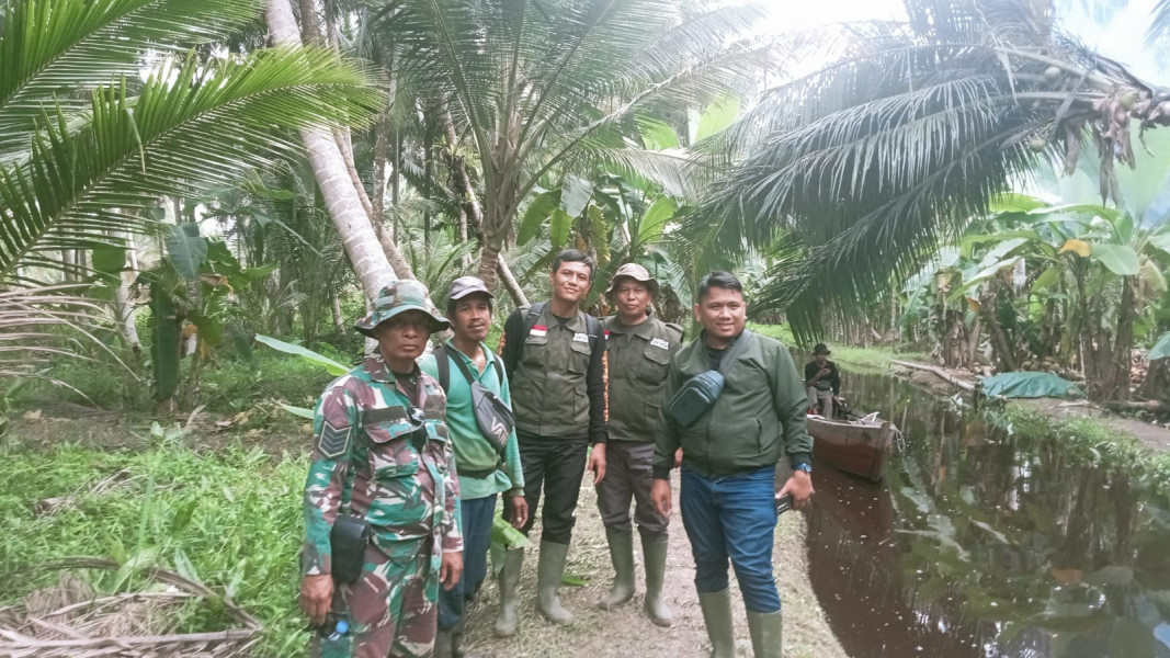 Babinsa Koramil 05/Gas Serma Nawawi Melaksanakan Pendampingan Verifikasi Lahan Ketahanan Pangan Bersama Satgas Garuda Mabes Tni