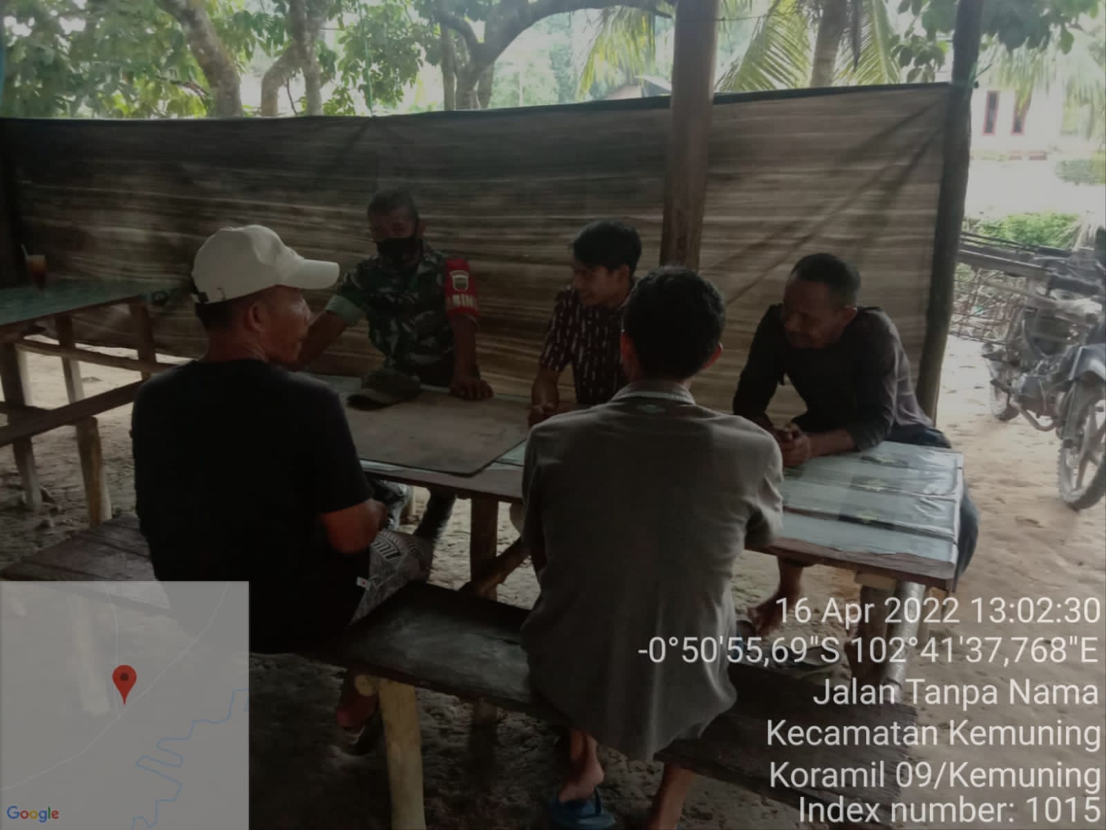 Untuk Meningkatkan Sinergitas Bersama Warga, Koramil 09/Kemuning Sertu A. Hayat Lakukan Komsos