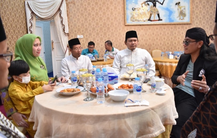 Gus Miftah Silaturahmi dengan Bupati Inhu Rezita Meylani Yopi Gus Miftah Silaturahmi dengan Bupati Inhu Rezita Meylani Yopi