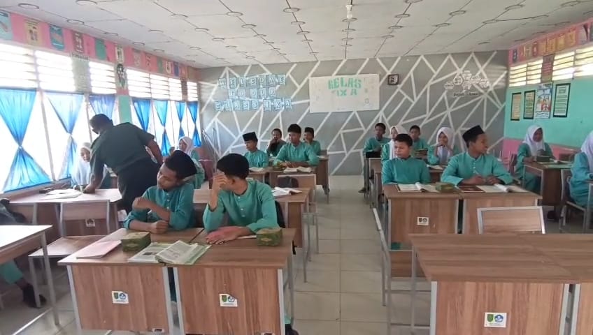 Koramil 09/Kemuning Dampingi SPPG Kotabaru Reteh Keritang Laksanakan Makan Bergizi Gratis