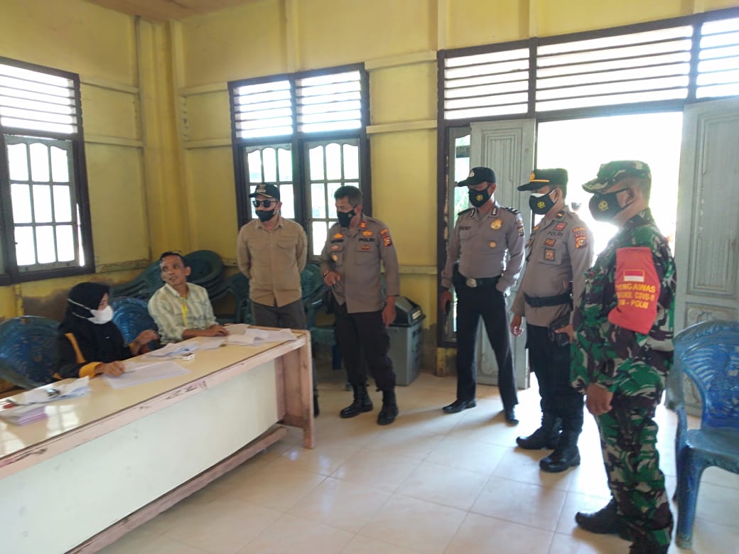 Babinsa Koramil 09/Kemuning Amankan Pilkades Serentak 2021 di Kecamatan Keritang