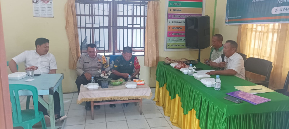 Sambangi Kantor Desa, Babinsa 03/Tpl Komsos Dengan Perangkat Desa