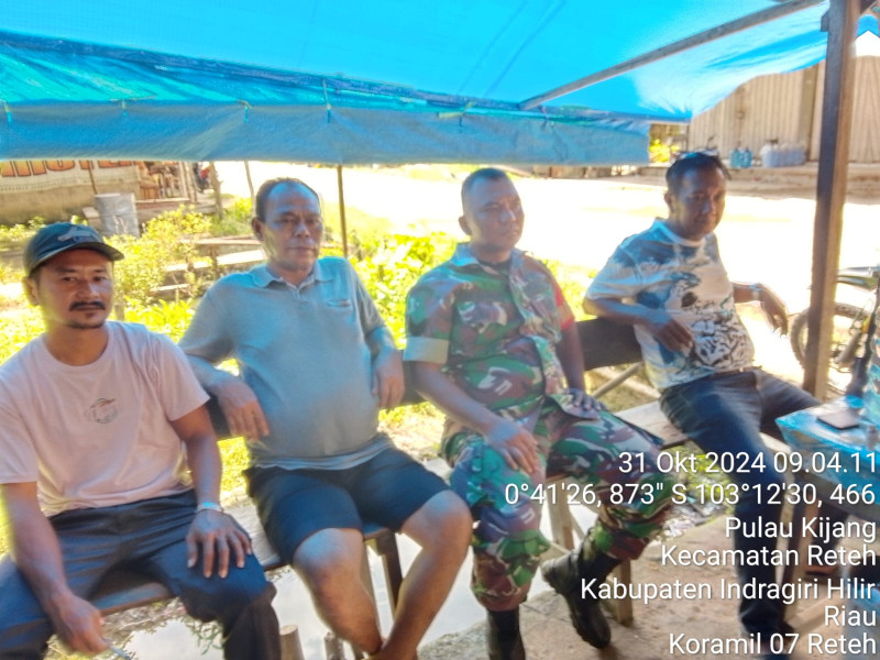 Koramil 07/Reteh Serka Ferry Barus Terus Tingkatkan Tali Silaturrahmi Dengan Masyarakat Setempat