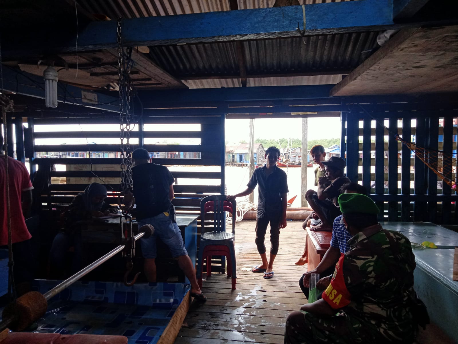 Babinsa Panglima Raja Komsos Bersama Masyarakat Nelayan