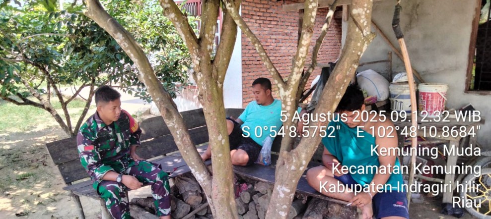 Kegiatan Komsos Babinsa Koramil 09/Kemuning Berjalan Lancar dan Efektif di Desa Binaan