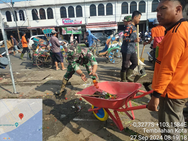 Ciptakan Kenyamanan, Babinsa Sertu Bendrik Giat Goro Untuk Jaga Kebersihan Lingkungan