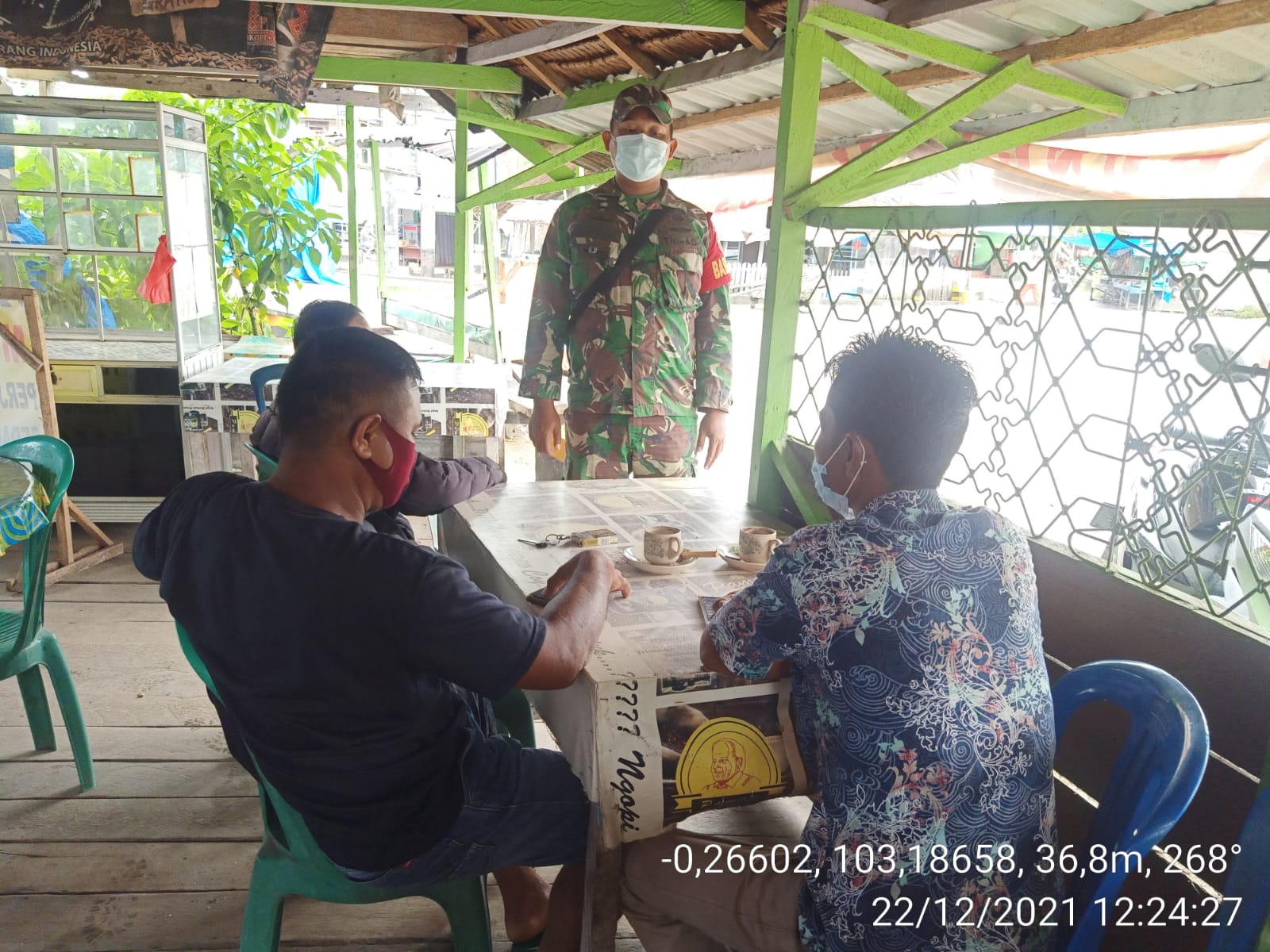 Babinsa Koramil 12/Batang Tuaka Kodim 0314/Inhil Ingatkan Protokes kepada Masyarakat