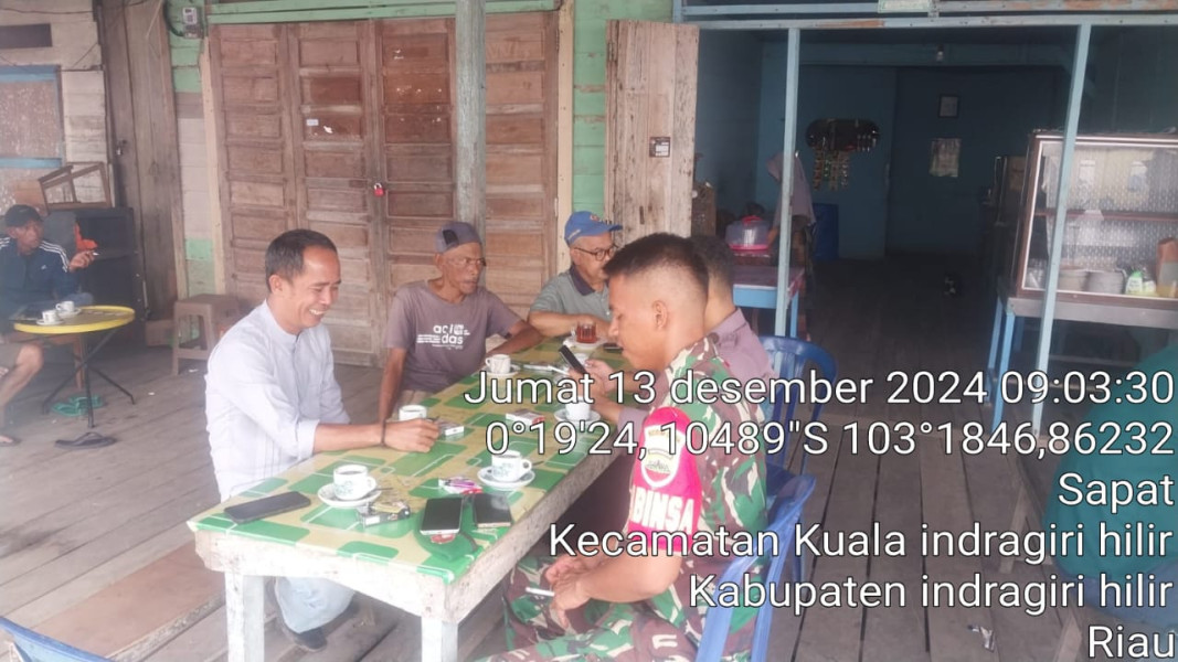 Babinsa Koramil 04/Kuindra Gelar Komsos Terus Perkuat Kesadaran Masyarakat akan Pentingnya Persatuan dan Kesatuan