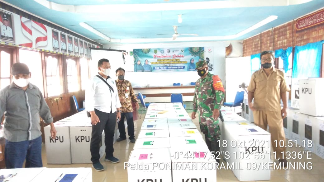 Koramil 09/Kemuning dan Polsek Keritang Patau Logisitik Pilkades Serentak Tahun 2021 di Kantor Camat