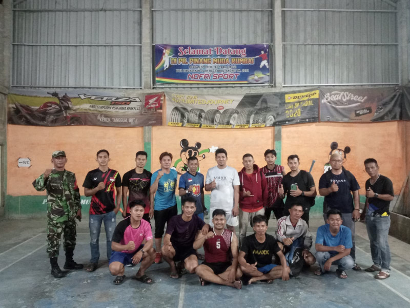 Danramil 03/Tpl Laksanakan Kegiatan Olahraga Bulutangkis Bersama Pemuda