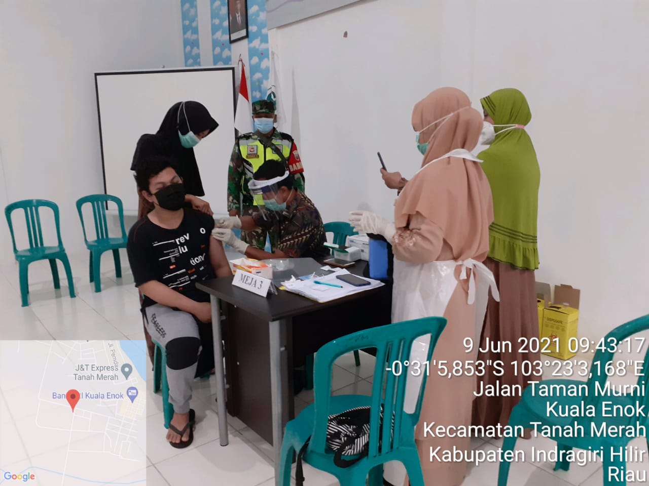 Vaksinasi di Puskesmas Tanah Merah Kembali Dipantau oleh Babinsa