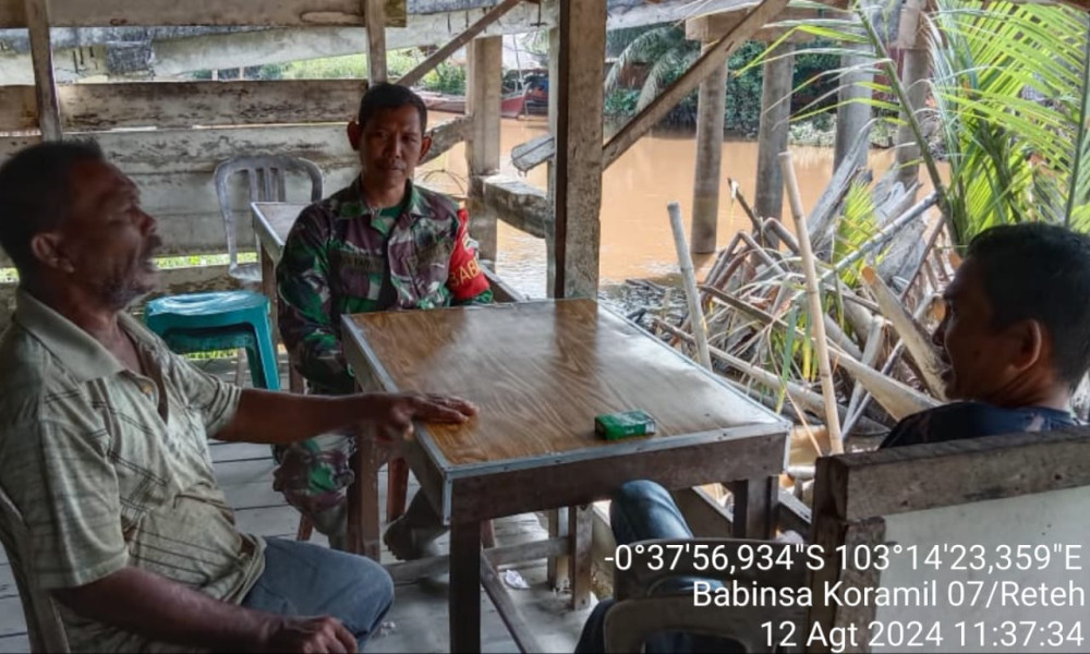 Koramil 07/Reteh Berbagi Informasi Terkait Perkembangan Di Wilayah Bersama Masyarakat