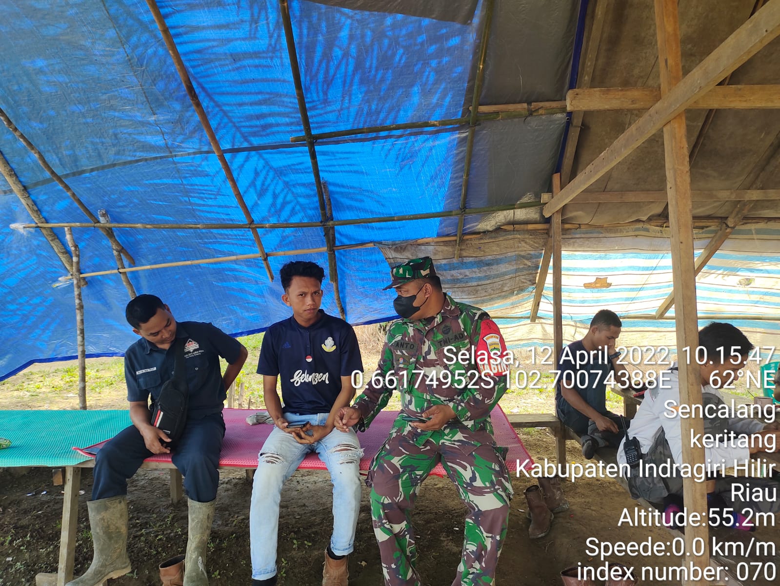 Koramil 09/Kemuning, Koptu Suriyanto Aktif Adakan Komsos Bersama Warga Terkait Karhutla