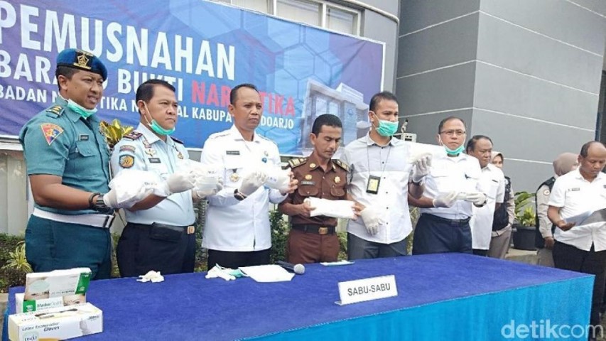 BNNK Sidoarjo Musnahkan Barang Bukti 2,2 Kg Sabu dari Malaysia