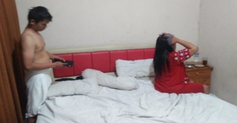 Diluar Geger Corona, Sepasang Mahasiswa Ini Malah Asyik Mesum di Kos