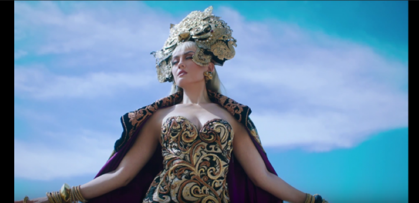 Mau Tau Harga Sepatu Agnez Mo? Ckckckc, Lihat Disini 