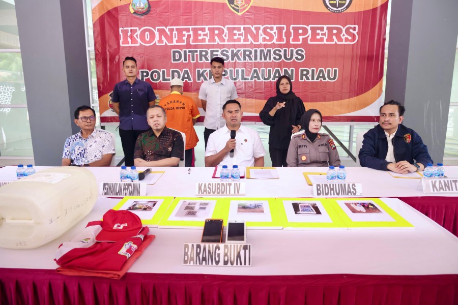 Polda Kepri Ungkap Kasus Dugaan Penyalahgunaan BBM Bersubsidi di SPBU Kabil Kota Batam Polda Kepri Ungkap Kasus Dugaan Penyalahgunaan BBM Bersubsidi di SPBU Kabil Kota Batam