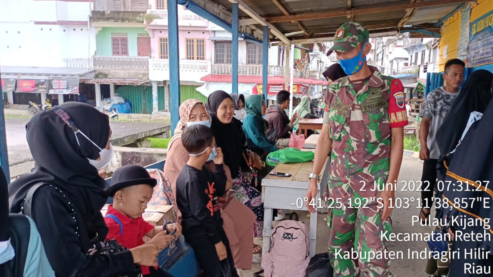 Pengawasan Terhadap Penumpang Pelabuhan LKMD Oleh Babinsa Koramil 07/Reteh