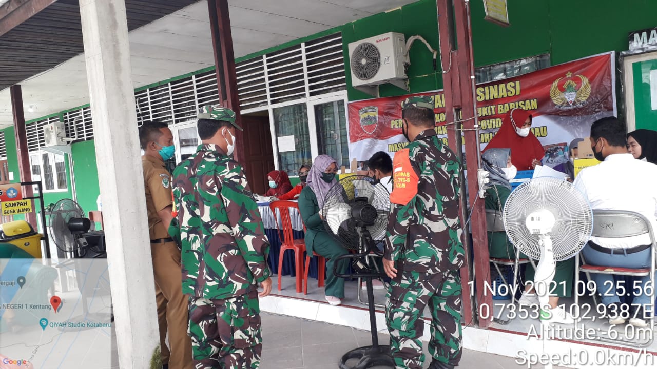 Personil Koramil 09/Kemuning Monitoring Vaksinasi di Wilayah Binaan