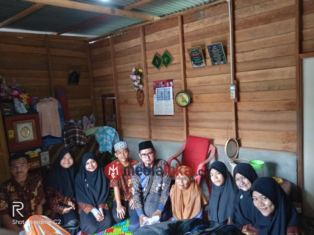 RMTH Peduli, Berbagi untuk Kaum Dhuafa Sekitaran Mesjid Taufik Hidayah di Tanjung Balai
