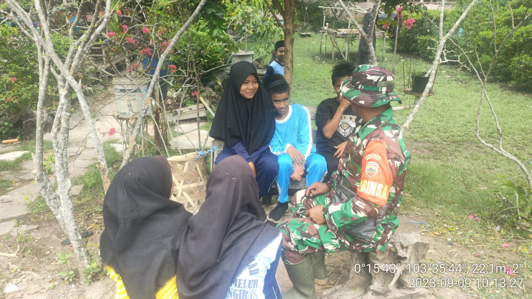 Babinsa Koramil 10/Pelangiran Berikan Pandangan Kepada Pelajar Terkait Penyalahgunaan Narkoba dan Tawuran Terkait