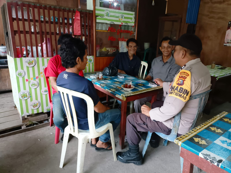 Bhabinkamtibmas Desa Belantaraya Aiptu Edysah Putra Bangun Melaksanakan Cooling Sistem Terhadap Warga Binaan