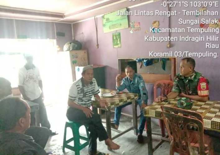 Babinsa Koramil 03/Tempuling Terus Rutinkan Komsos di Kampung Pancasila