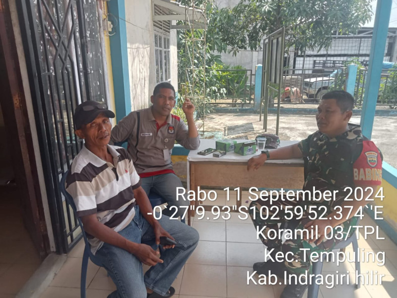 Bina Sinergitas, Babinsa 03/Tpl Sertu Wisnu Hartono Komsos Dengan Staf Kelurahan