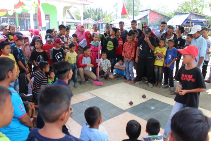 Lestarikan Permainan Tradisional, Mahasiswa Kukerta UNRI Gelar Festival Budaya Gasing di Pulau Palas