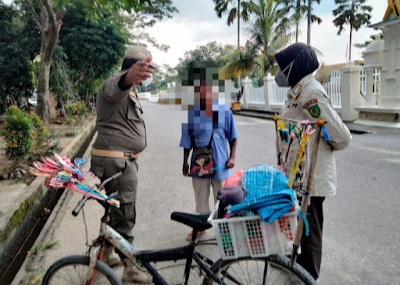 Kembalikan Fungsi Jalan, Satpol PP Inhil Terus Lakukan Pengawasan Terhadap PKL