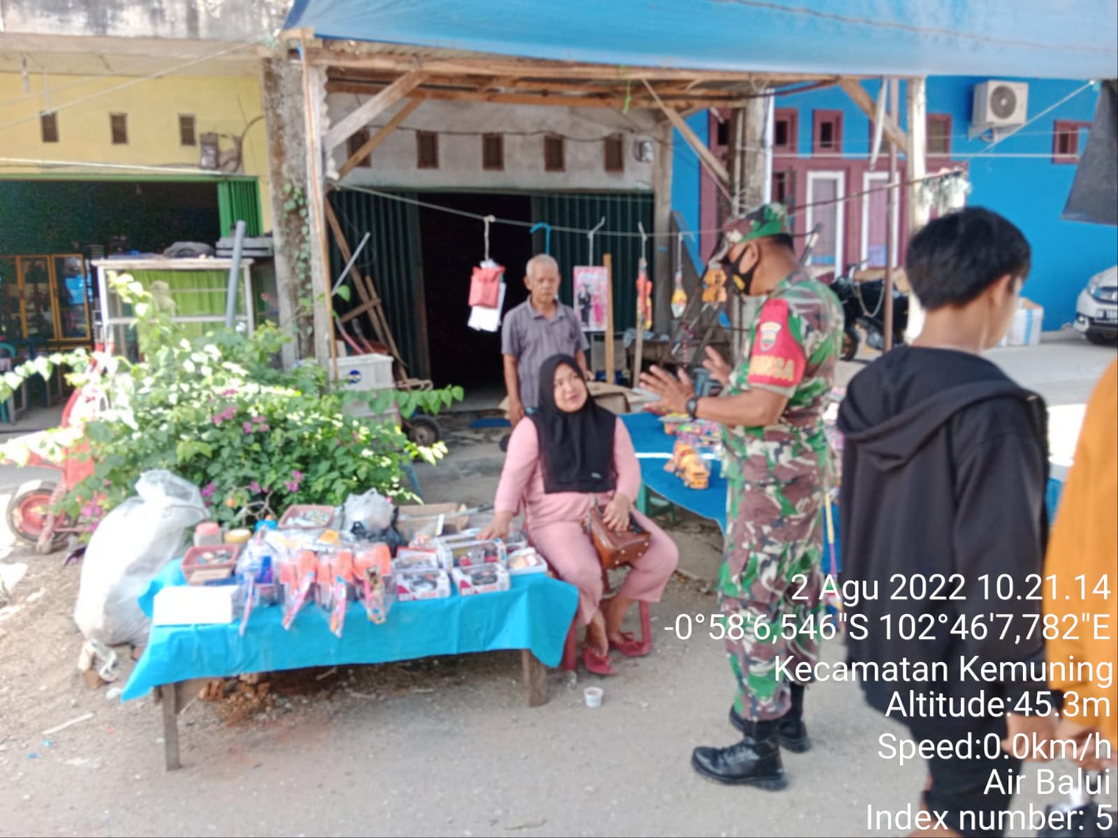 Koramil 09/Kemuning Mensosialisasikan dan Penegakan Disiplin Prokes di Desa Air Bali