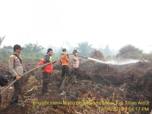 Terkait Karhutla, Tim Polsek Pinggir Tetap Siaga dan Lakukan Moving-Up
