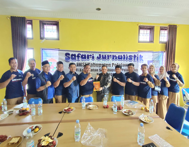 Safari Jurnalistik JMSI di Ukui, Praktisi Hukum Chandra Yoga Adiyanto SH MH Berikan Pemahaman UU ITE Safari Jurnalistik JMSI di Ukui, Praktisi Hukum Chandra Yoga Adiyanto SH MH Berikan Pemahaman UU ITE