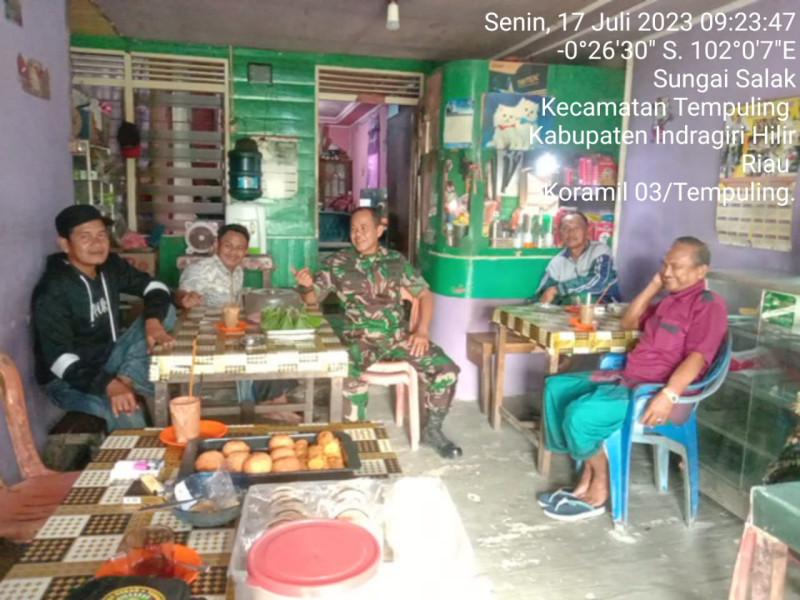 Tingkatkan Hubungan Yang Erat, Babinsa Koramil 03/Tpl Terus Lakukan Hal-hal Positif di Wilayah