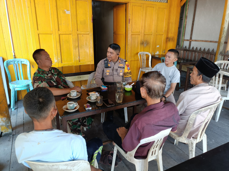 Nikmati Secangkir Kopi, Kapolsek dan Danramil Gas Cooling System Pilkada  Damai