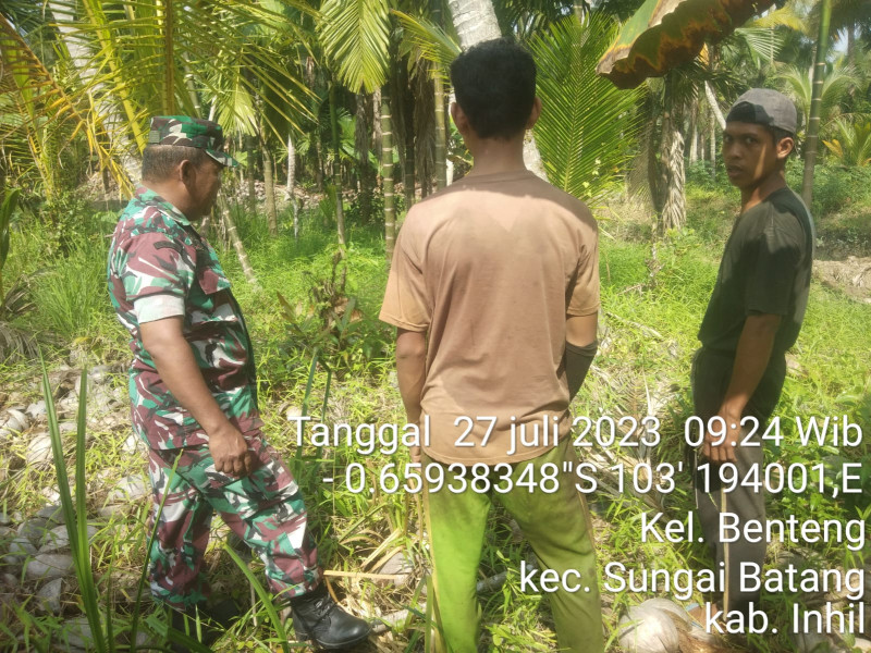 Peduli Terhadap Karhutla, Babinsa Koramil 07/Reteh Turun Lakukan Patroli