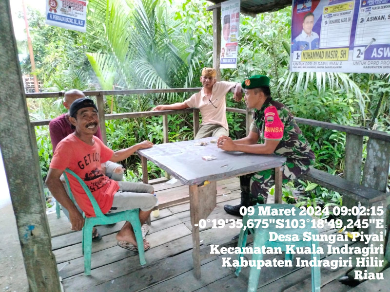 Melalui Komsos, Babinsa Koramil 04/Kuindra Himbau Agar Saling Tolong Menolong Antar Sesama