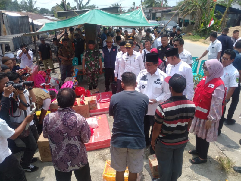 Peninjauan Langsung Oleh Bupati Inhil Terhadap Korban Kebakaran