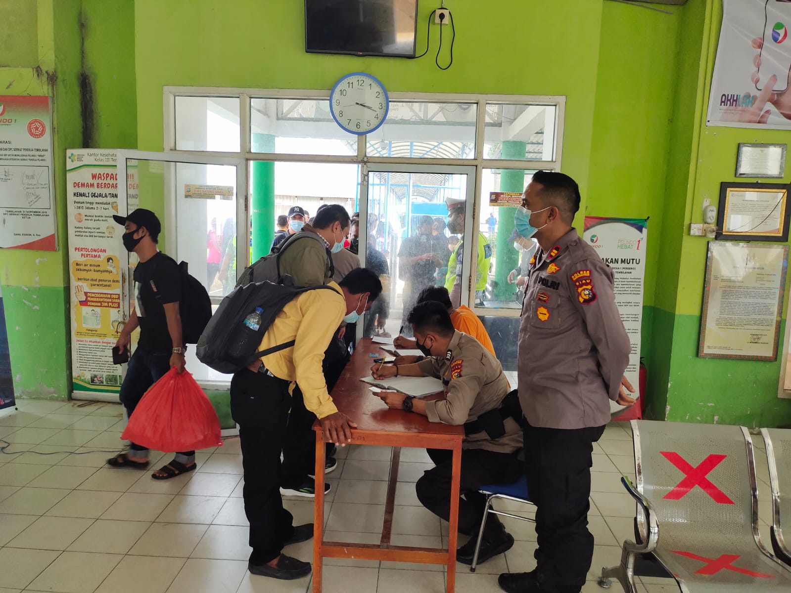 Polsek KSKP Gelar Vaksinasi Pelabuhan Pelindo I Tembilahan