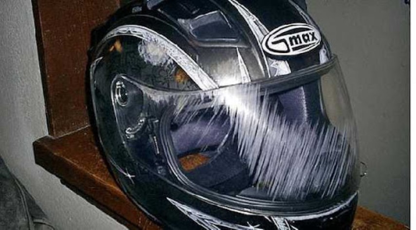 Ini Cara Mudah Hilangkan Goresan di Kaca Helm, Yuk Simak 