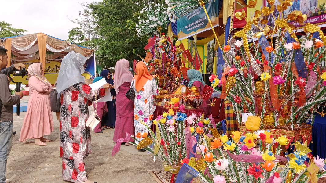 Di momen Event Wisata Religi, Perlombaan Tabak Telur Bunga Sangat Meriah