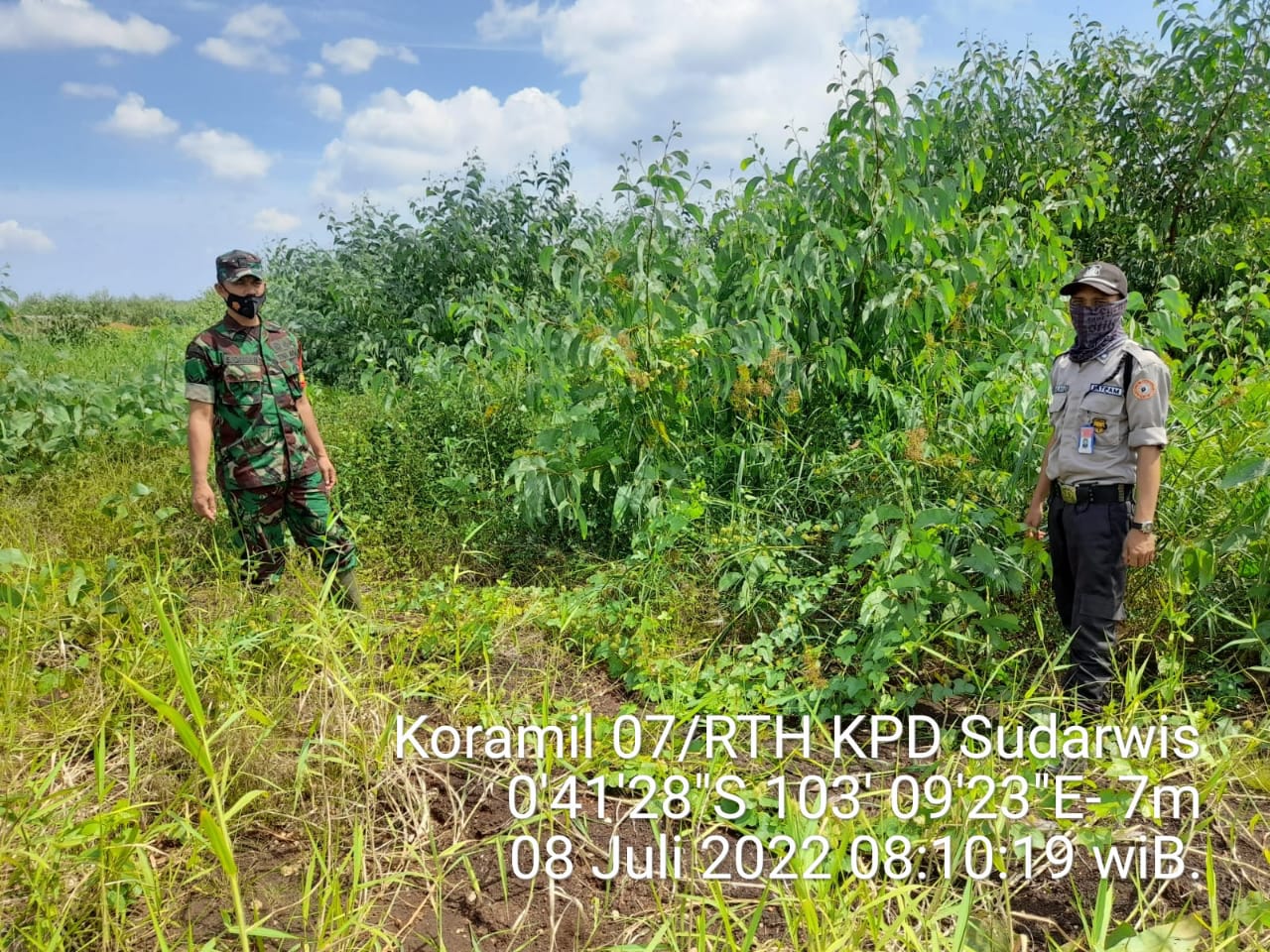 Kompak, Babinsa dan Bhabinkamtibmas Lakukan Patroli Karhutla di Pulau Kijang
