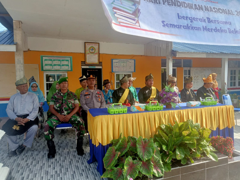 Danramil 09/Kemuning Lakukan Upacara Dalam Rangka Memperingati Hari Pendidikan Nasional