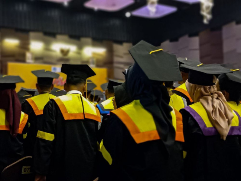 Universitas Terbuka Pekanbaru Wisuda 884 Mahasiswa
