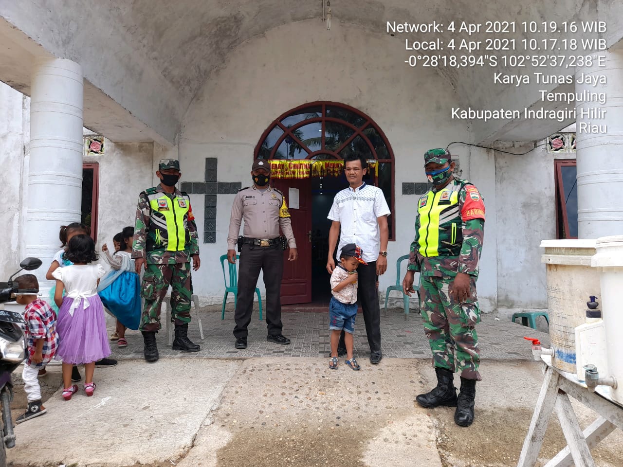 Babinsa 03/Tempuling Berikan Rasa Aman Beribadah Kepada Jamaat Gereja GPDI